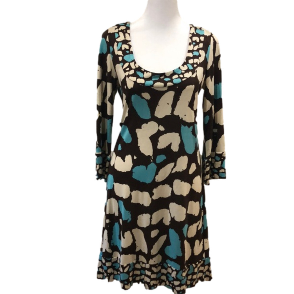 Diane von Furstenberg “Stella” 100% silk dress. Size 4 open back mod print retro